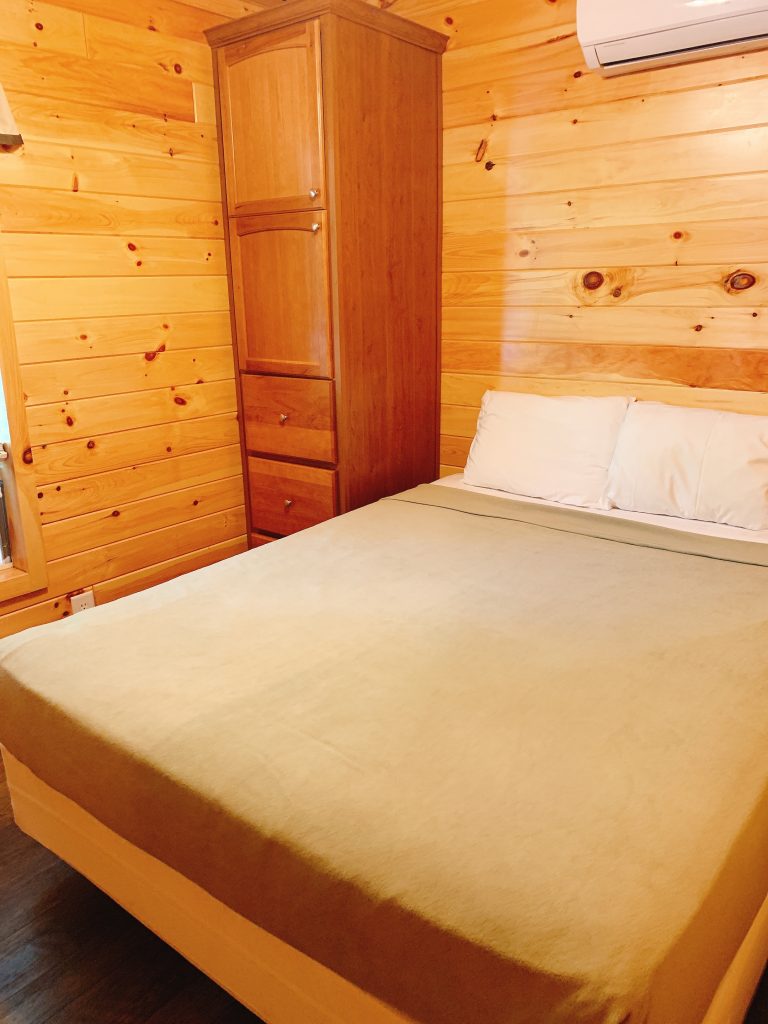 cabin queen bed