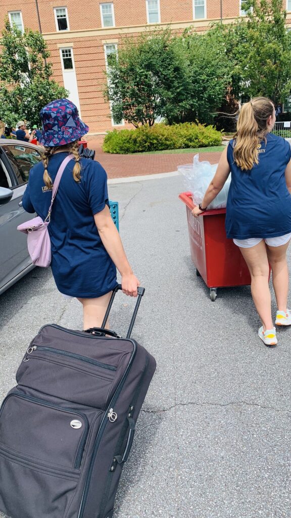 Liberty students help with move-in