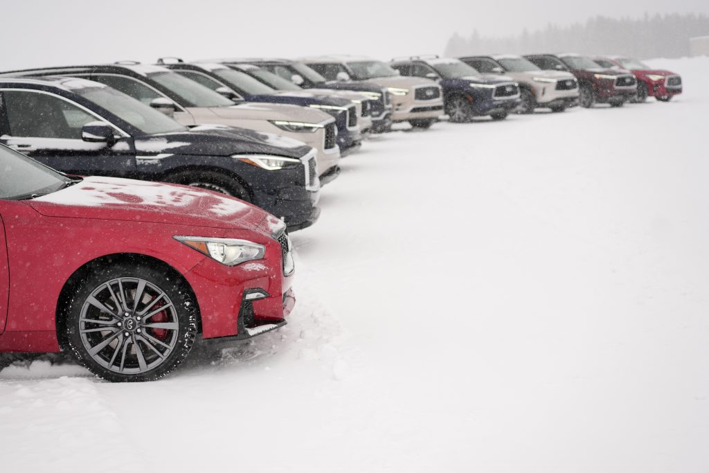 infiniti lineup in the snow