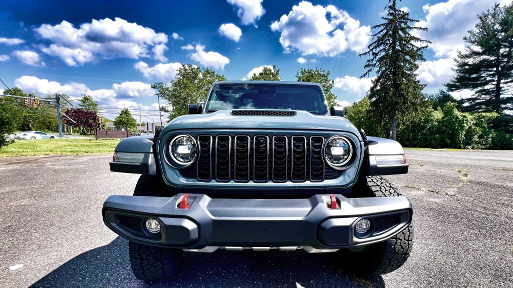 front view of the Jeep Gladiator Mojave