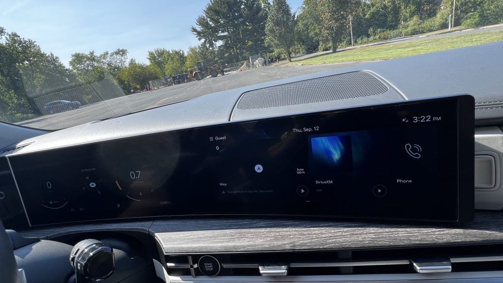 dual screens in the Santa Fe