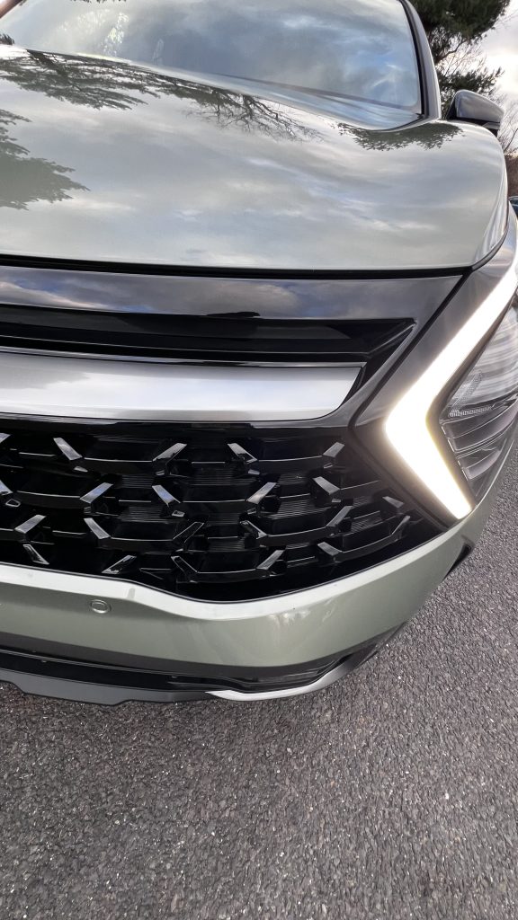 Kia Sportage PHEV front grille