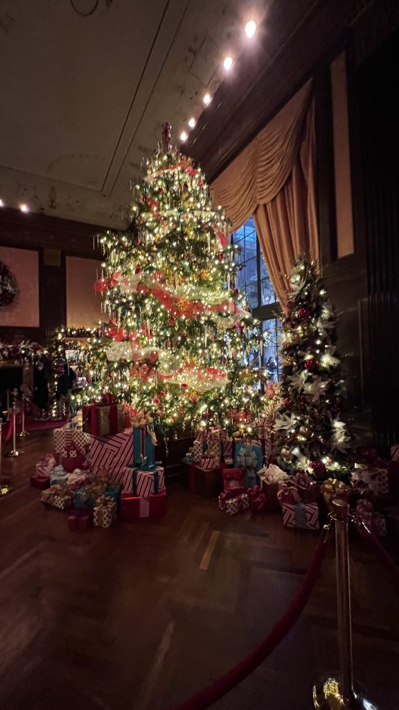 christmas tree with gifts