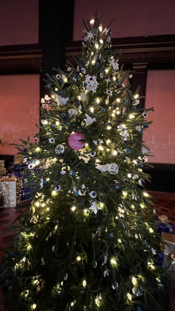 white and blue christmas tree