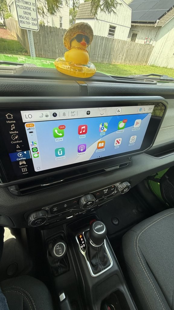 apple car play and android auto in the gladiator