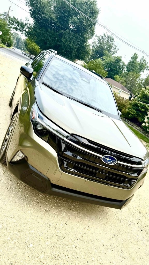 2 tone paint on the 2025 Forester