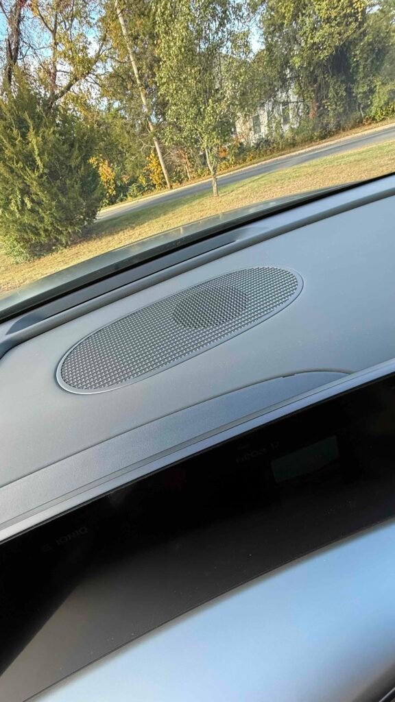 dashboard speaker